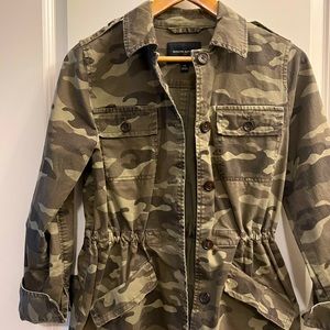 Women’s Banana Republic Green Camo Jacket-Size XS/S